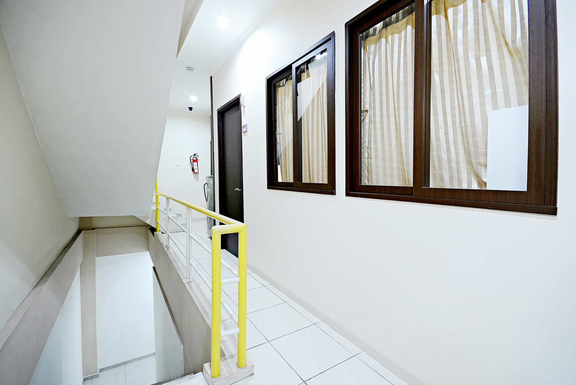 Zen Rooms Cideng Barat Yakarta Exterior foto