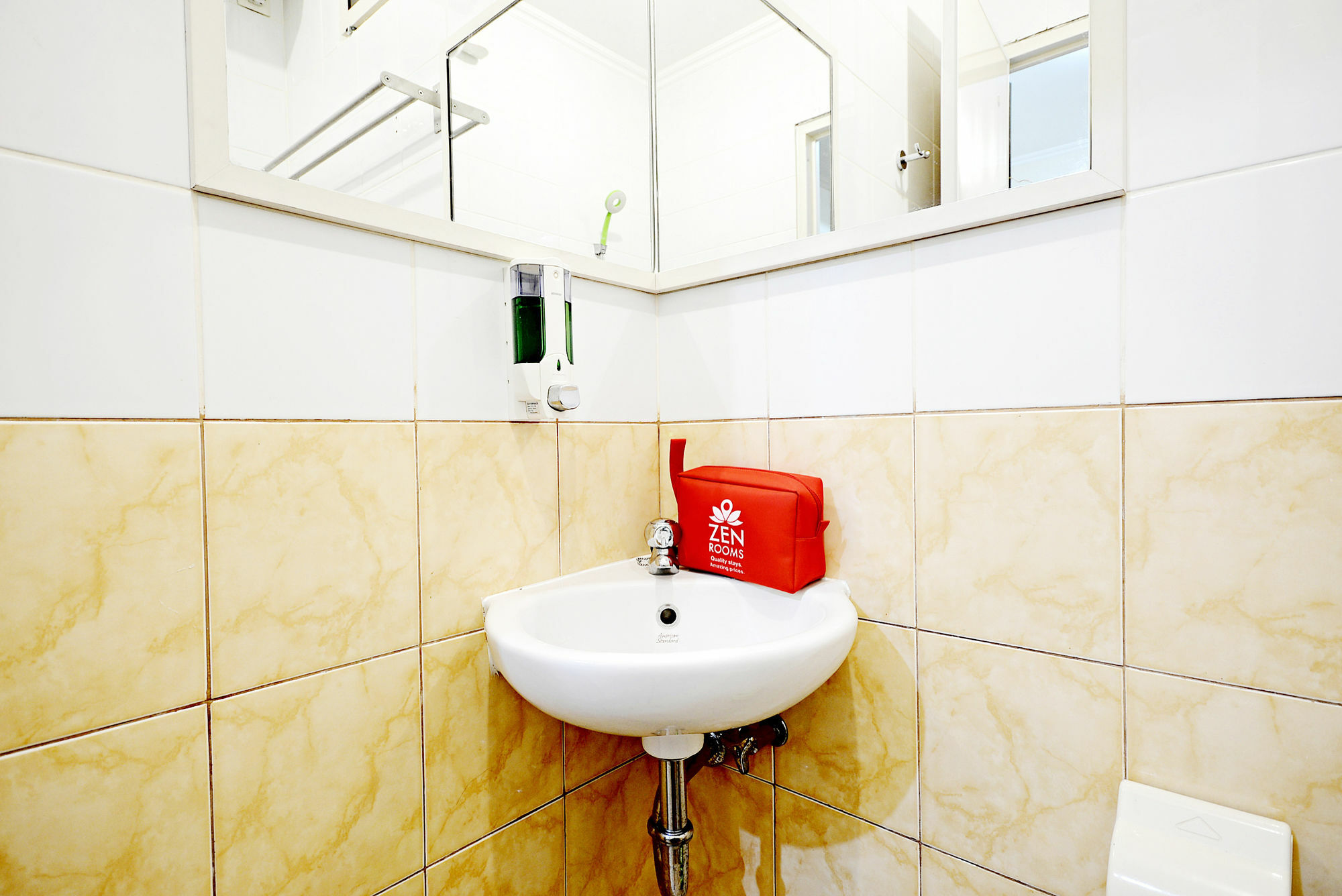 Zen Rooms Cideng Barat Yakarta Exterior foto