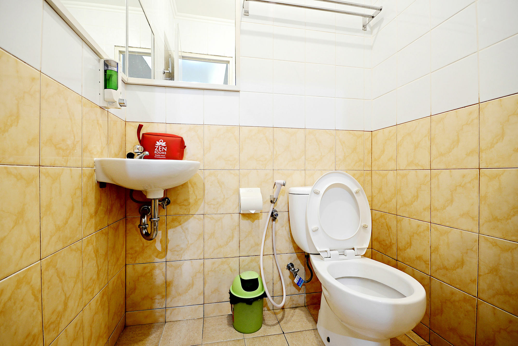 Zen Rooms Cideng Barat Yakarta Exterior foto